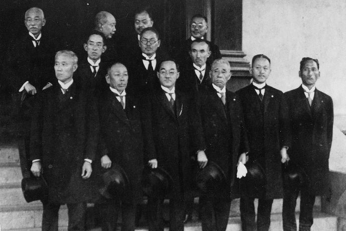 日本十大发明家(前排左端 平博pinnacle体育平台源藏)